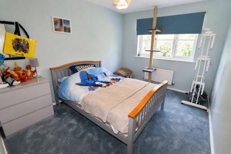 3 bedroom Detached house for sale in Warwick Gardens, Thrapston, NN14