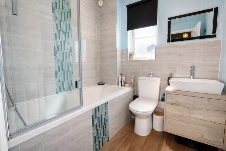 3 bedroom Detached house for sale in Warwick Gardens, Thrapston, NN14