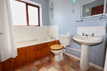 3 bedroom Semi-detached house for sale in Viking Close, Kettering, NN16