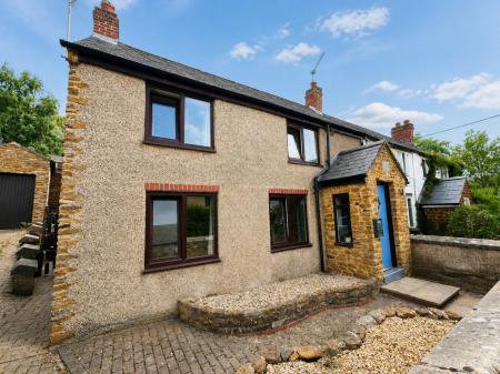 3 bedroom Cottage for sale in Arnhill Road, Gretton, NN17