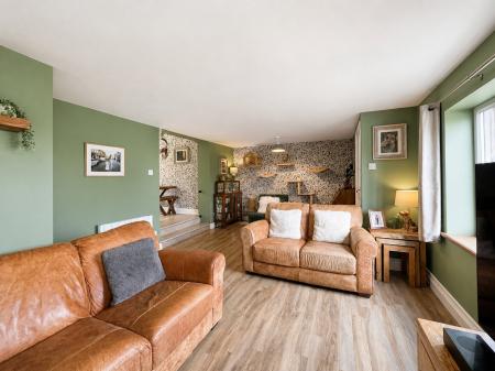 3 bedroom Cottage for sale in Arnhill Road, Gretton, NN17