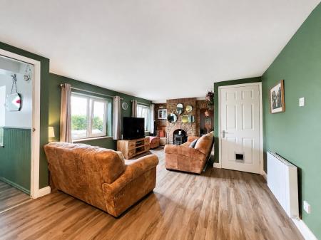 3 bedroom Cottage for sale in Arnhill Road, Gretton, NN17