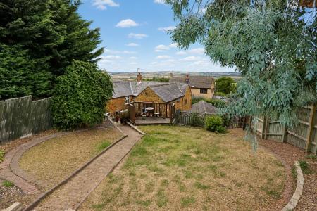 3 bedroom Cottage for sale in Arnhill Road, Gretton, NN17