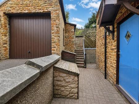 3 bedroom Cottage for sale in Arnhill Road, Gretton, NN17