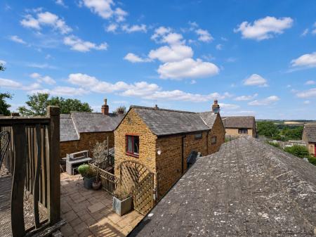 3 bedroom Cottage for sale in Arnhill Road, Gretton, NN17