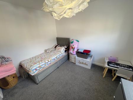 3 bedroom Semi-detached house to let in Shackleton close, Corby, NN18