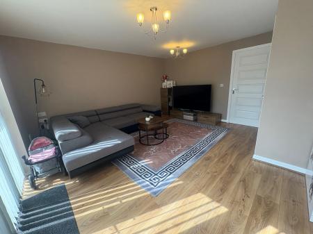 3 bedroom Semi-detached house to let in Shackleton close, Corby, NN18