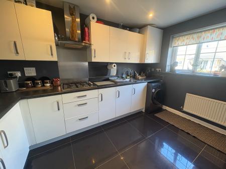 3 bedroom Semi-detached house to let in Shackleton close, Corby, NN18