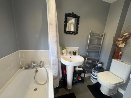 3 bedroom Semi-detached house to let in Shackleton close, Corby, NN18