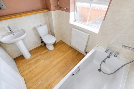 4 bedroom Detached house for sale in Fieldfare Close, Corby, NN18