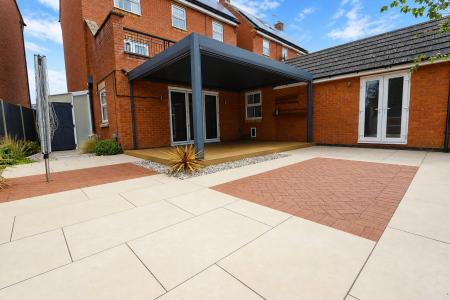 4 bedroom Detached house for sale in Fieldfare Close, Corby, NN18