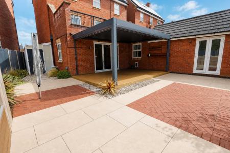 4 bedroom Detached house for sale in Fieldfare Close, Corby, NN18