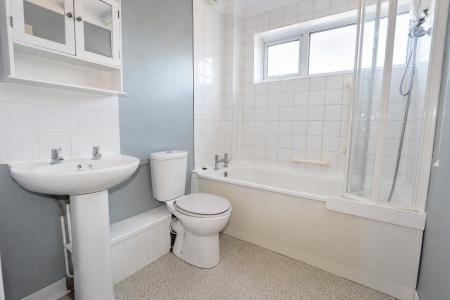 4 bedroom Link detached house for sale in Dresden Close, Corby, NN18
