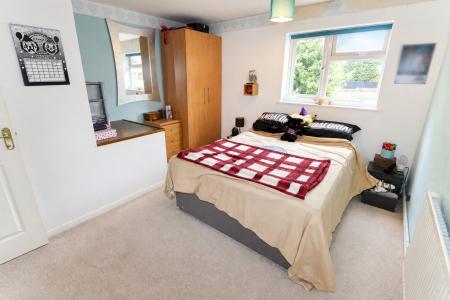 2 bedroom End of terrace house for sale in Swan Close, Burton Latimer, NN15