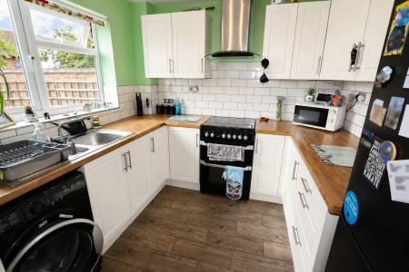 2 bedroom End of terrace house for sale in Swan Close, Burton Latimer, NN15