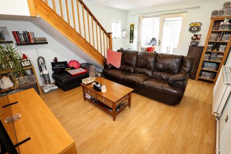 2 bedroom End of terrace house for sale in Swan Close, Burton Latimer, NN15