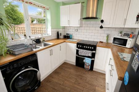 2 bedroom End of terrace house for sale in Swan Close, Burton Latimer, NN15