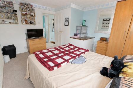 2 bedroom End of terrace house for sale in Swan Close, Burton Latimer, NN15