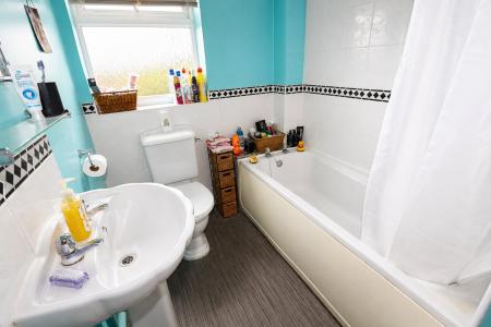 2 bedroom End of terrace house for sale in Swan Close, Burton Latimer, NN15