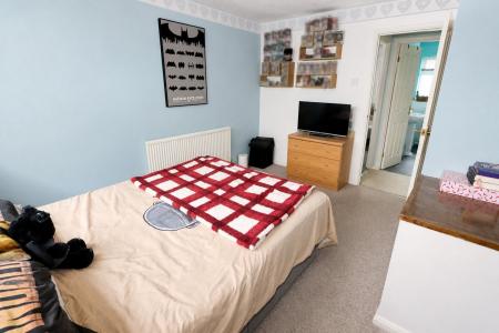 2 bedroom End of terrace house for sale in Swan Close, Burton Latimer, NN15