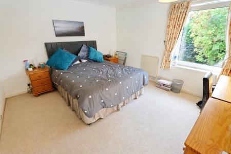 2 bedroom Flat for sale in Sorrel Close, Isham, NN14
