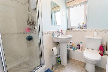 2 bedroom Flat for sale in Sorrel Close, Isham, NN14