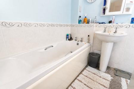2 bedroom Flat for sale in Sorrel Close, Isham, NN14