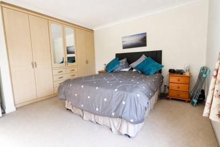 2 bedroom Flat for sale in Sorrel Close, Isham, NN14