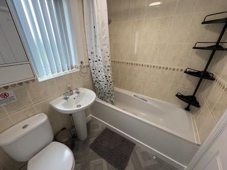1 bedroom House of Multiple Occupation to let in Chepstow Road, Oakley Vale, Corby, NN18