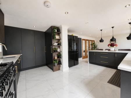 4 bedroom Detached house for sale in Dalby Close, Kettering, NN16
