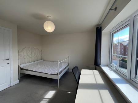 4 bedroom Semi-detached house to let in Brambling Avenue, Coventry, CV4