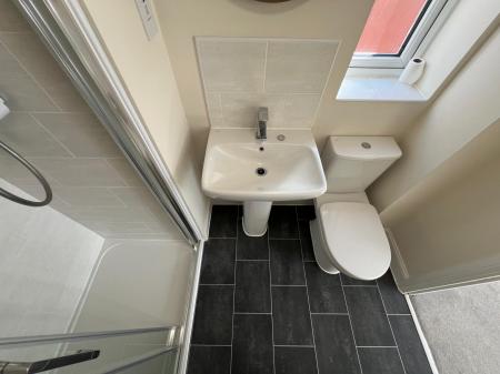 4 bedroom Semi-detached house to let in Brambling Avenue, Coventry, CV4