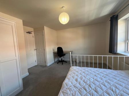 4 bedroom Semi-detached house to let in Brambling Avenue, Coventry, CV4