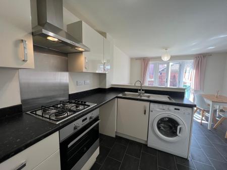 4 bedroom Semi-detached house to let in Brambling Avenue, Coventry, CV4