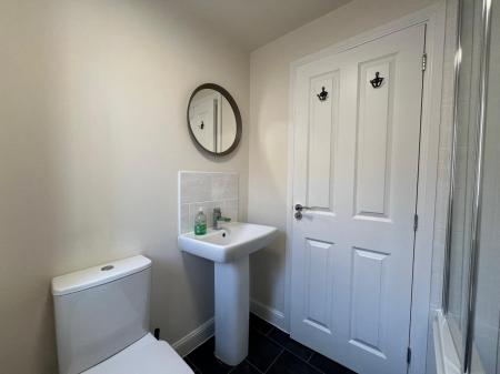 4 bedroom Semi-detached house to let in Brambling Avenue, Coventry, CV4