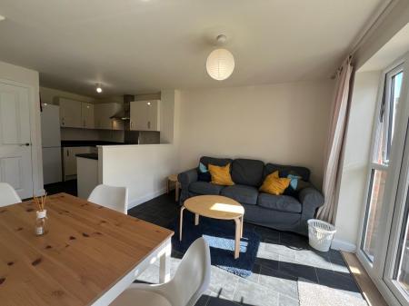 4 bedroom Semi-detached house to let in Brambling Avenue, Coventry, CV4