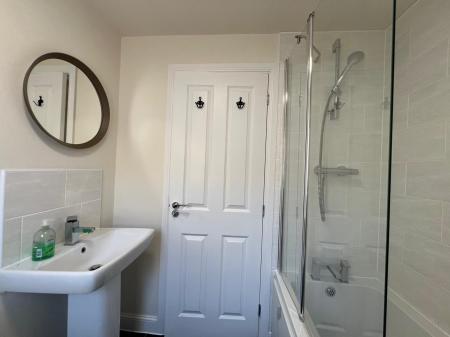 4 bedroom Semi-detached house to let in Brambling Avenue, Coventry, CV4