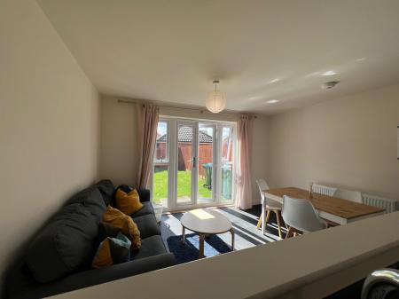 4 bedroom Semi-detached house to let in Brambling Avenue, Coventry, CV4