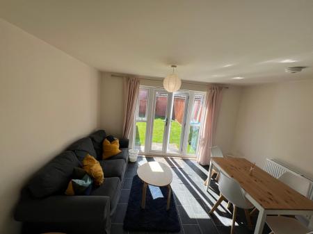 4 bedroom Semi-detached house to let in Brambling Avenue, Coventry, CV4