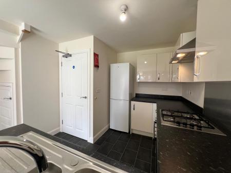 4 bedroom Semi-detached house to let in Brambling Avenue, Coventry, CV4