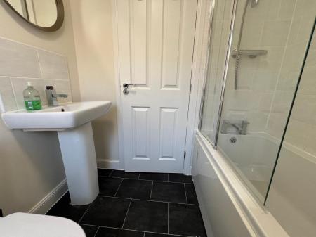 4 bedroom Semi-detached house to let in Brambling Avenue, Coventry, CV4