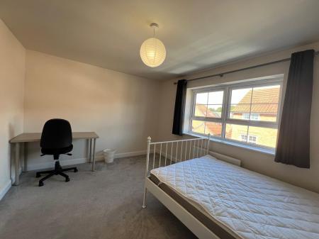 4 bedroom Semi-detached house to let in Brambling Avenue, Coventry, CV4