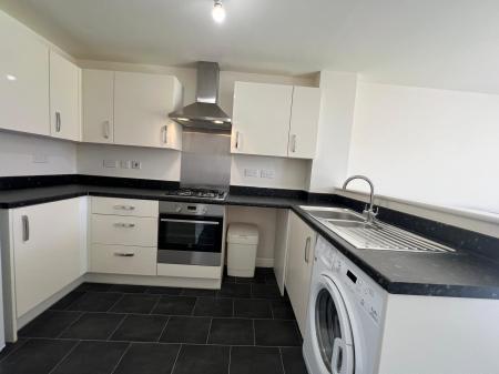 4 bedroom Semi-detached house to let in Brambling Avenue, Coventry, CV4