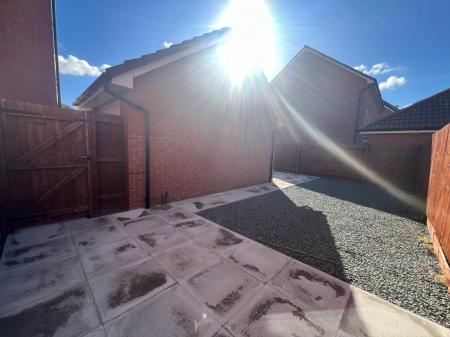 4 bedroom Semi-detached house to let in Brambling Avenue, Coventry, CV4