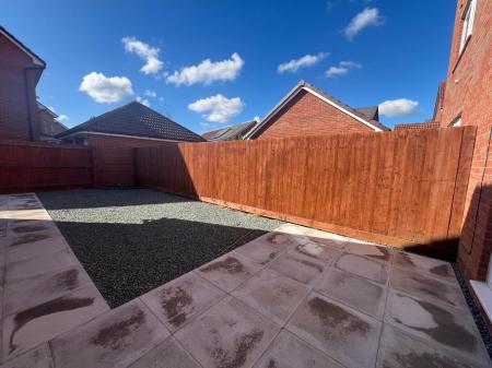 4 bedroom Semi-detached house to let in Brambling Avenue, Coventry, CV4