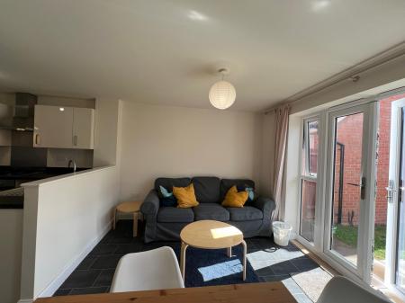 4 bedroom Semi-detached house to let in Brambling Avenue, Coventry, CV4