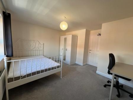 4 bedroom Semi-detached house to let in Brambling Avenue, Coventry, CV4