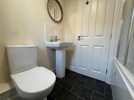 4 bedroom Semi-detached house to let in Brambling Avenue, Coventry, CV4