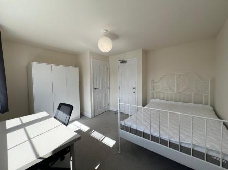 4 bedroom Semi-detached house to let in Brambling Avenue, Coventry, CV4