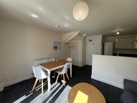 4 bedroom Semi-detached house to let in Brambling Avenue, Coventry, CV4